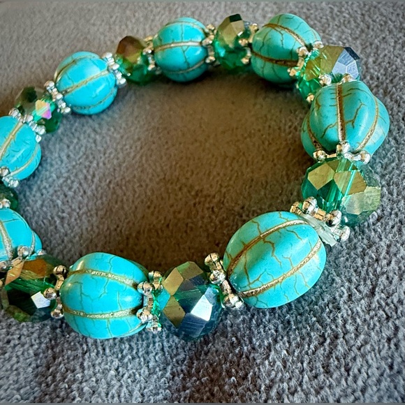 Turquoise and Green Beaded Bracelet - Picture 3 of 6
